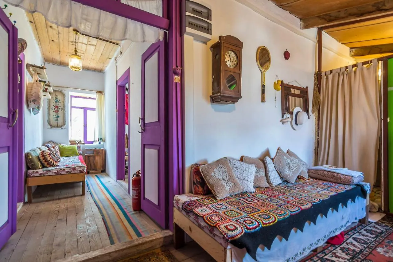 Hobbit House Barbaros Hotel Urla 0*,  Turkey