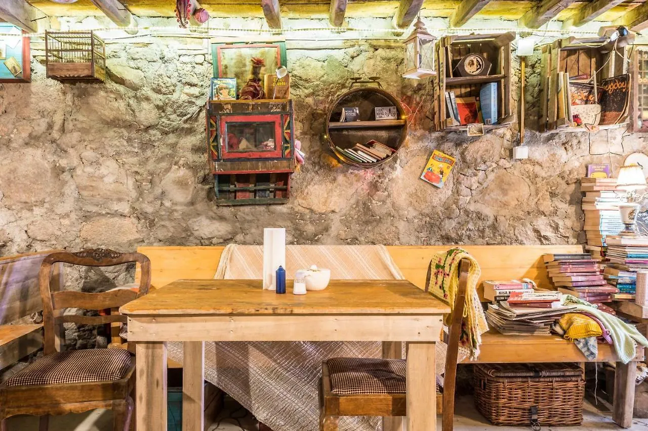 Homestay Hobbit House Barbaros Hotel Urla Turkey